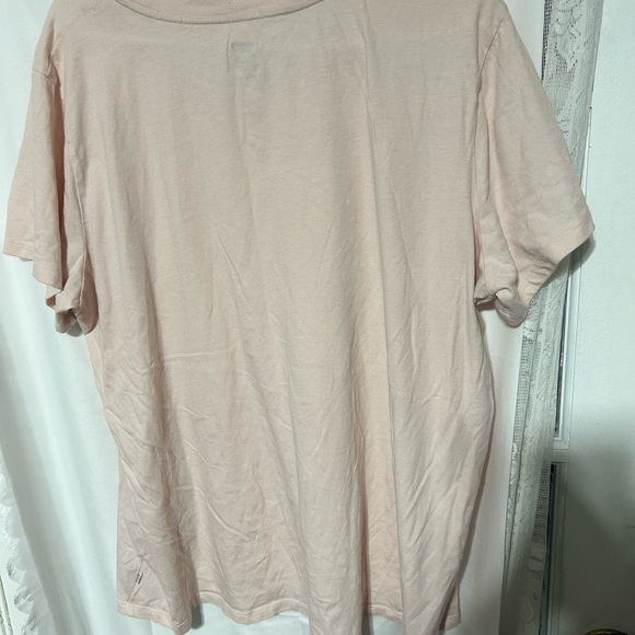 Levi's Light Pink Tee with White Logo - 2X- Tahiti is new or like new - Picture 2 of 7